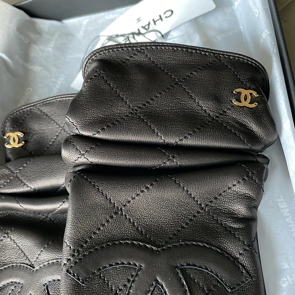 Chanel black leather classic gold logo quilted gloves winter sz 7.5 - Picture 4 of 10